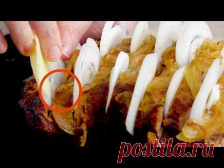 Надрезаем мясо и вставляем кусочки овощей. Именно так готовится идеальный ужин.