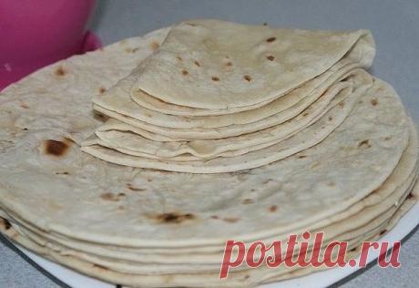 Лаваш

Я очень люблю ЛАВАШ. Но в магазине он не очень вкусный, долго искала рецепт, вот наконец то нашла. Теперь для меня не составляет особого труда нажарить лепёшек. 40 шт за 1 час. Вкуснотище , куда там магазинным. Это рецепт 1 порции, я всегда готовлю 2 порции(40шт)

Ингредиенты:

1 ч.л сухих дрожжей
1 ч.л соли,
0.5 ч.л сахара
1 ст.л. масла растительного
1 стакан теплой воды
3 стакана муки.

Приготовление:

Замесить тесто, оно получается мягкое, приятное и эластичное. ...