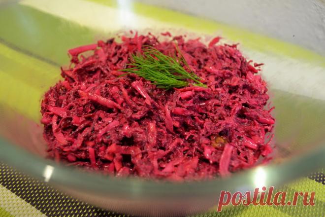 Салат из сырой свеклы. Пока сама не опробовала не верила, что так готовят - Кулинарный блог Свекла относится к овощам, которые часто используют в варенном, но редко применяют в свежем виде. Все знают, что это кладезь витаминов, но смущает жесткость продукта, которую непонятно с...