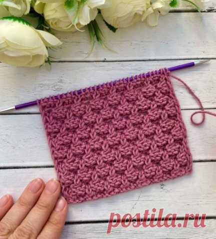 Узор в Вашу копилочку. Блог knitskatyakruk

Источник: https://www.instagram.com/p/CToh3QjgD6B/

Сегодня предлагаю простой лаконичный узор спицами для практически любых изделий
Раппорт узора состоит из 4х петель и 8и рядов.
1й ряд: *1 изн, 3 лиц.*
2й ряд: *3 вместе изн, из 1 петли вывязать 3: 1 лиц, накид, 1 лиц.*
3й-4й ряды и 7й-8й ряды: по узору.
5й ряд: *3 лиц, 1 изн.*
6й ряд: *из 1 петли вывязать 3, 3 вместе изн.*
Повторять 1й-8й ряды.
Сохраняйте узор, обязательно приго...