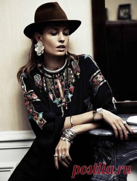 Seductively Boho 70s Editorials