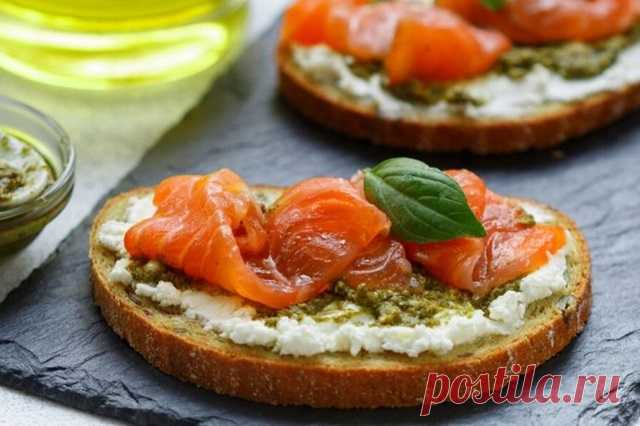 Бутерброды с лососем и песто — Домашняя кулинария