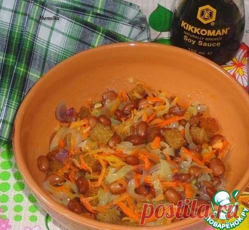 Постный салат с сухариками и фасолью - кулинарный рецепт