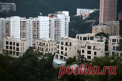 Неизвестный купил самую дорогую квартиру в Азии. В Гонконге продали самое дорогое жилье в Азии. За квартиру в элитном жилом комплексе Mount Nicholson неизвестный покупатель отдал 82,1 миллиона долларов (5,8 миллиарда рублей). Имя нового владельца не раскрыто. Каждый квадратный фут (0,09 квадратных метра) обошелся ему в 18 тысяч долларов — рекордную для региона сумму.