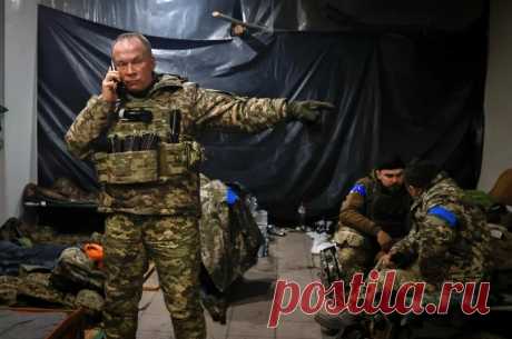 Сырский, сообщил о кадровых перестановках в армии Украины. Статья автора «Калейдоскоп новостей» в Дзене ✍: Главком ВСУ, генерал Александр Сырский, сообщил о кадровых перестановках в армии Украины.