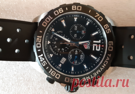 Наручные Швейцарские часы TAGHeuer Formula 1 CAZ1010.FT8024 созданы для мужчин и отличаются современным спортивным дизайном и использованием высокотехнологичных материалов. 

Круглый корпус TAG Heuer Formula 1 Chronograph выполнен из нержавеющей стали, безель с черным покрытием карбид-титаном и гравированной тахиметрической шкалой. Высокая степень  ....