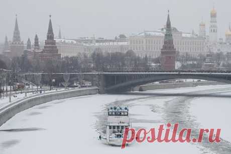 Звезда клипа про «лабутены» назвала главный недостаток Москвы. Российская актриса Юлия Топольницкая, звезда клипа про «лабутены», рассказала, что ей, как уроженке Петербурга, в Москве больше всего не хватает рек и каналов. «Так как я родилась в Петербурге, то мне все время кажется, что в Москве очень мало водных просторов — рек, каналов», — поделилась она мнением.