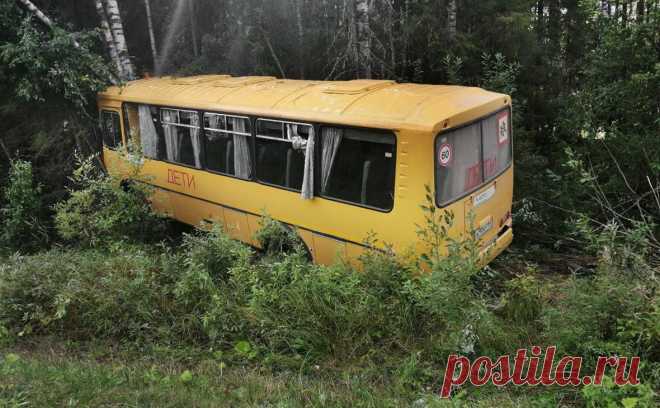 В Пермском крае школьный автобус с детьми попал в ДТП. На автодороге Соликамск — Красновишерск в Пермском крае школьный автобус попал в ДТП, сообщает краевая полиция.