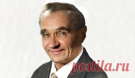 Георгий Милляр: киноактер по профессии, сказочник по призванию, сатирик по убеждению  «дедушка русского кино» - он сыграл почти 700 персонажей сказок и комедий, включая Буратино, Бабу Ягу и Кощея Бессмертного.
В нашей подборке – самые яркие роли удивительного мастера и воспоминания о нем.
О том, как «Баба Яга против» с Евгением Леоновым была запрещена до премьеры.
Георгий Милляр родился 8 марта 1904 года в Москве в семье актрисы.
Его родители не скрывали своей профессии, поэтому Георгий рос в …