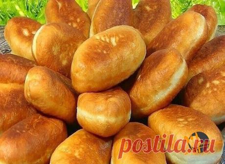 Маленькие пирожки с яйцами, пюре и капустой
Тесто:
Тёплая вода - 600 мл
Сахар - 2 ч.л
Соль - 1 ст.л без горки
Подсолнечное масло - 100 мл
Дрожжи - 11 гр (одна пачка)
Яйца - 2 шт
Мука - 1 кг (может чуть больше)
Начинка:
Картошка
Яйца с зелёным луком
Капуста с морковью
Количество ингредиентов для начинки берите на глаз.
1 начинка:
Отварную картошку помять, добавить обжаренный лук и посолить.
2 начинка:
Смешать нарезанные кубиком отварные яйца и зеленый лук, посолить.
3 начин...