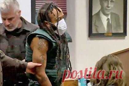 Обвиняемого в массовом убийстве на параде отпустили за залог в тысячу долларов. Даррел Брукс из США, обвиняемый в убийстве шестерых участников Рождественского парада в городе Уокешо, штат Висконсин, незадолго до инцидента был выпущен из-под стражи за залог в размере тысячи долларов несмотря на предупреждение следствия о высоком риске повторных преступлений.