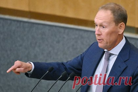 Депутат Луговой прокомментировал фотографию с командиром «Шторм Z» Махмудовым. Депутат Госдумы Андрей Луговой прокомментировал фотографию с командиром «Шторм Z» Алиетдином Махмудовым, которого СМИ называют криминальным авторитетом. По словам парламентария, его не волнует прошлое Махмудова.