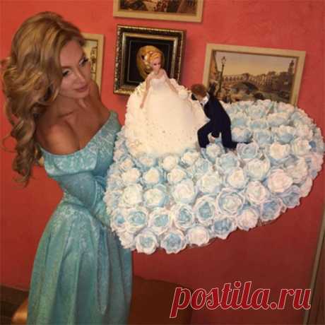 Евгения Феофилактова выдала замуж старшую сестру | StarHit.ru