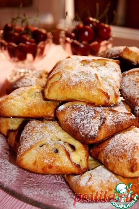 Ароматные "Подушечки" с творогом и вишней - кулинарный рецепт