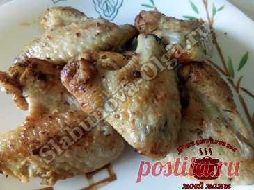 Куриные крылышки в пиве Дорогие читатели! Куриные крылышки в пиве, блюдо с аппетитной корочкой, нежные внутри, с неповторимым хлебным ароматом и очень-очень вкусные. Кто любит куриные крылышки, это блюдо для вас. ИНГРЕДИЕНТЫ: 1 кг куриных крылышек 200 мл светлого пива 2 зубка чеснока специи для курицы растительное масло соль Крылышки в пиве ПРИГОТОВЛЕНИЕ: Крылышки промываем, отрезаем крайнюю часть, помещаем …