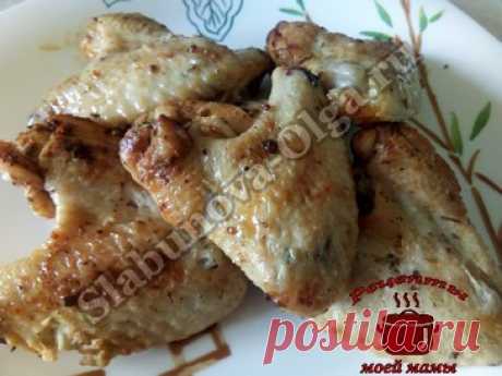 Куриные крылышки в пиве Дорогие читатели! Куриные крылышки в пиве, блюдо с аппетитной корочкой, нежные внутри, с неповторимым хлебным ароматом и очень-очень вкусные. Кто любит куриные крылышки, это блюдо для вас. ИНГРЕДИЕНТЫ: 1 кг куриных крылышек 200 мл светлого пива 2 зубка чеснока специи для курицы растительное масло соль Крылышки в пиве ПРИГОТОВЛЕНИЕ: Крылышки промываем, отрезаем крайнюю часть, помещаем …
