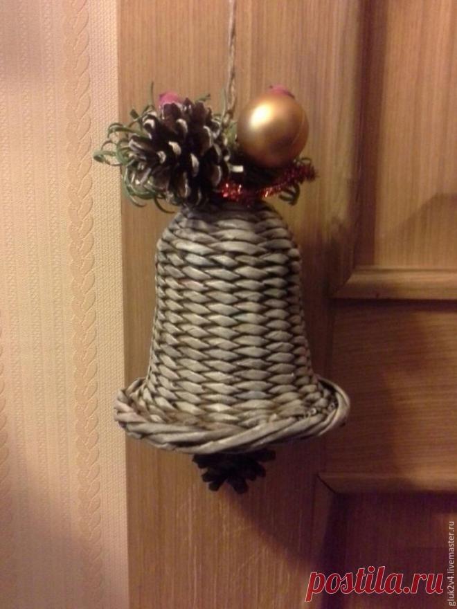 Делаем колокол из газетных трубочек