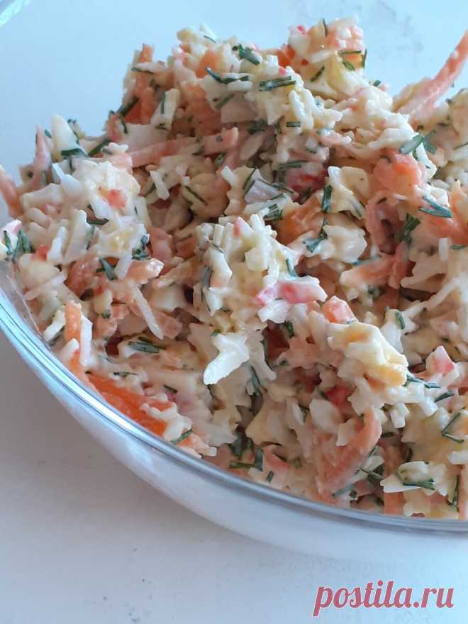 Удивила родных салатом с корейской морковью и крабовыми палочками: делюсь простым рецептом. | Кулинарный блокнот Екатерины | Яндекс Дзен