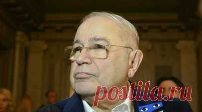 Петросян заявил, что трагедия с режиссёром Кеосаяном «пронзила его сердце». Российский юморист Евгений Петросян заявил, что трагедия с режиссёром Тиграном Кеосаяном «пронзила его сердце». Читать далее