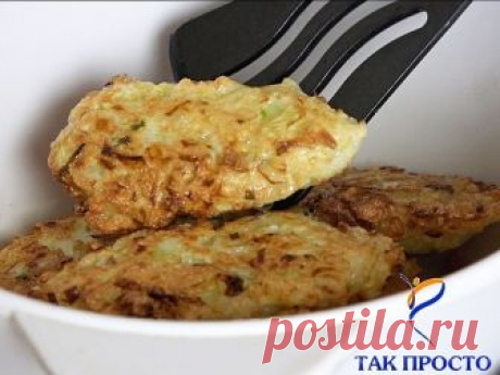 Луковые котлеты: вкуснейшее блюдо практически из ничего. Да еще и готовится быстро!
«Так Просто!» спешит порадовать новым рецептом бюджетных котлет. Когда их пробуешь, то не сразу можешь угадать, из чего они сделаны: то ли грибы, то ли рыба, то ли овощи… А основной компонент в них — обычный репчатый лук!