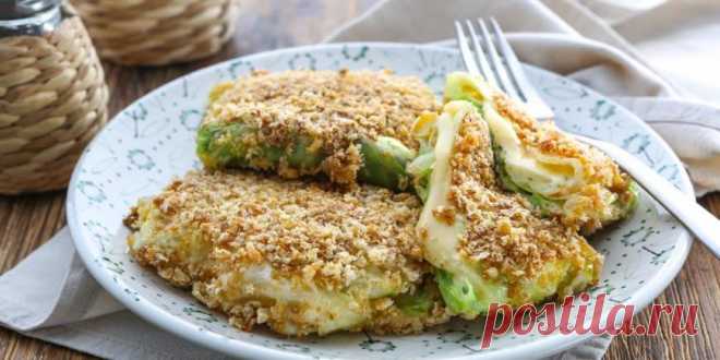 Капустные шницели с сыром и зеленью.