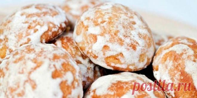 Если у вас залежался кефир в холодильнике приготовьте по-быстрому пряники! 
ИНГРЕДИЕНТЫ:


Примерно 2 -2,5 стакана муки
350 мл кефира (или простокваши)
2 желтка и 1 белок
1 стакан сахара
1 ст. л. меда
3 ст. л. растительного масла
1 ч. л. соды (неполная)

Для помадки:

1 бело…