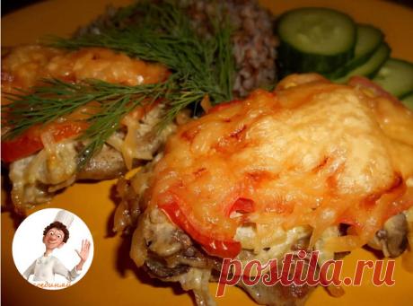 ГОТОВИМ ВКУСНОЕ МЯСО ПО-ФРАНЦУЗСКИ 

Ингредиенты: 

- Свинина — 800 г 
- Помидоры — 2-3 средних 
- Майонез, кетчуп — по вкусу 
- Соль, перец — по вкусу 
- Растительное масло 

Приготовление: 

1. Мясо свинины нарежьте тонкими ломтиками. 
2. Отбейте каждый ломтик свинины. Используйте для этого пищевую пленку, так не будут лететь в разные стороны кусочки мяса. 
3. Посолите и поперчите кусочки по вкусу. Теперь выкладывайте кусочки свинины на смазанный растительным маслом прот...