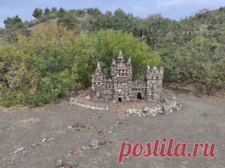 Каменные скульптуры (замки и не только) за мысом Агира в Крыму