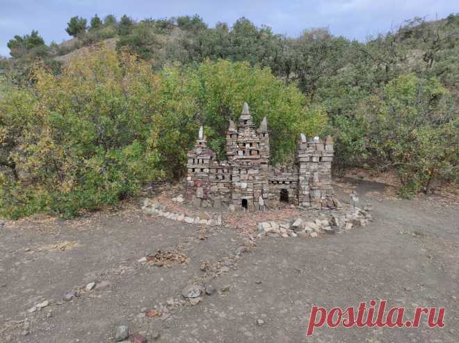 Каменные скульптуры (замки и не только) за мысом Агира в Крыму