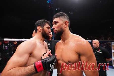 UFC объявил дату реванша между Анкалаевым и Уокером. UFC объявил, что россиянин Магомед Анкалаев и бразилец Джонни Уокер подерутся на турнире UFC Fight Night 14 января в Лас-Вегасе. 21 октября Анкалаев и Уокер сразились впервые. Тогда бой признали несостоявшимся, поскольку россиянин ударил соперника коленом в голову, и рефери остановил поединок.