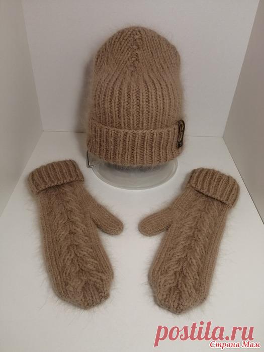 Комплект 2 Второй комплект из пуха норки. В 50 г-350 м, спицы 5 мм на шапку, 3,75 мм на варежки. Ушло 4 моточка.