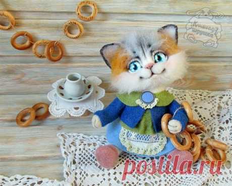 кошка рыжая