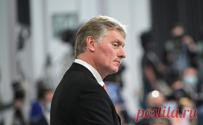 В Кремле отказались судить об Умарове по прошлым «неловким высказываниям». Министр информации Казахстана Аскар Умаров ранее допустил неловкие высказывания, но судить о нем следует по тем заявлениям, которые он будет делать в новом статусе.