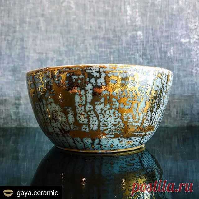 #Repost @gaya.ceramic
• • • • •
Gold Drizzle Glazed Accent Bowl. Handmade and beautiful
. 
Thanks @personalspacemb for the beautiful picture. 
If you are in L.A. check them out! .
.
#авторскаякерамика #декордома  #gayaceramic #interiordetails #ceramics #porcelain #makers #керамика #handmade #art #homedecor #customceramics #красиваяпосуда  #украшениеинтерьера #decoration #homedecore #porcelain