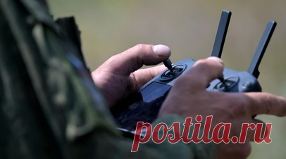 Взгляд за горизонт: как в России идёт разработка дронов-ретрансляторов. Специалисты Обуховского завода создали новый дрон-конвертоплан «Настасья», опытный образец которого представлен на Национальной выставке и форуме инфраструктуры гражданской авиации NAIS 2024. Основное назначение беспилотника — ретрансляция сигнала в радиусе 100 км. По словам экспертов, разработка может применяться как для выполнения задач в гражданской сфере, так и для военных целей. В частности, «Настасья» сможет…