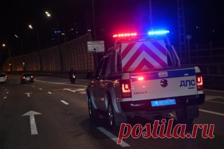 Все в крови. Муж изрубил жену тесаком в машине на глазах у маленькой дочери. В подмосковном Ступино полицейские задержали водителя, в салоне которого обнаружили окровавленную женщину и двухлетнего ребенка. Перед этим протаранил два десятка машин и пытался скрыться от преследования.