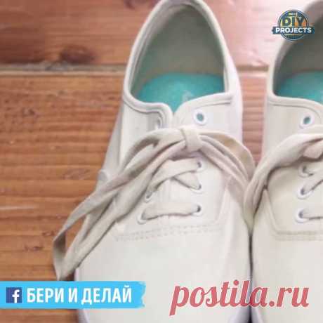 (1) Facebook