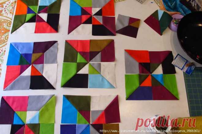Разноцветные лоскутные квадраты.