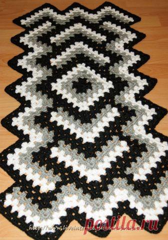 Коврик «Дорожка» в технике «бабушкин квадрат»...