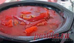 Борщ с боровиками.
Разновидностей борщей много, наш – с боровиками, без картофеля, но со свеклой, луком, томатом, а при подаче к столу еще и со сметаной. Отварной картофель подается к борщу отдельно. Рецепт литовской кухни, попробуйте и добавьте еще одно блюдо в вашу записную книжку.