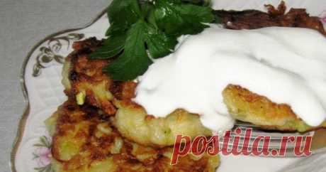 Кабачковые оладьи с картошкой Вкусные оладьи нежнейшей консистенции. Семья будет очень довольна!