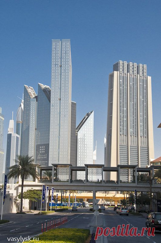 . Вид на улицу Шейха Зайда с вершины Бурдж-Халифы