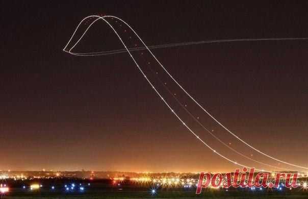 Взлет Boeing 757 на длинной выдержке / Занимательная реклама
