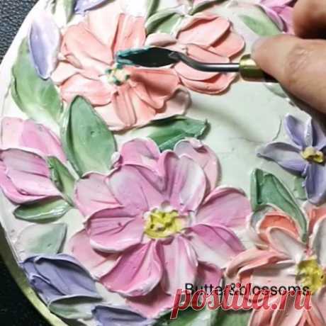 Easy wildflowers Buttercream paint with knife palette. Start from the basic!!! Ps. Member please wait to see full clip in class. Sooooon😁😁😁 #butterblossoms #onlineclass #paintwithknife #paintoncake