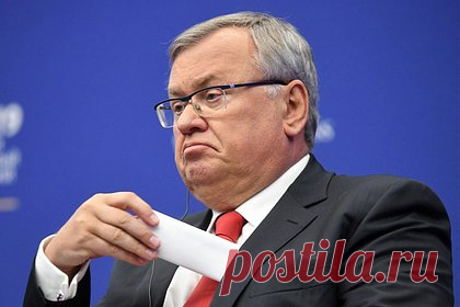 Глава ВТБ спрогнозировал курс доллара до конца 2023 года. Глава ВТБ Андрей Костин счел маловероятным возвращение в 2023 году валютного курса к отметке в 100 рублей за доллар. По его словам, американская валюта «будет плавать в районе 90-90+». При этом базовых оснований для укрепления рубля российский банкир тоже сейчас не видит.