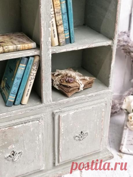 Книжный шкаф для кукол из картона