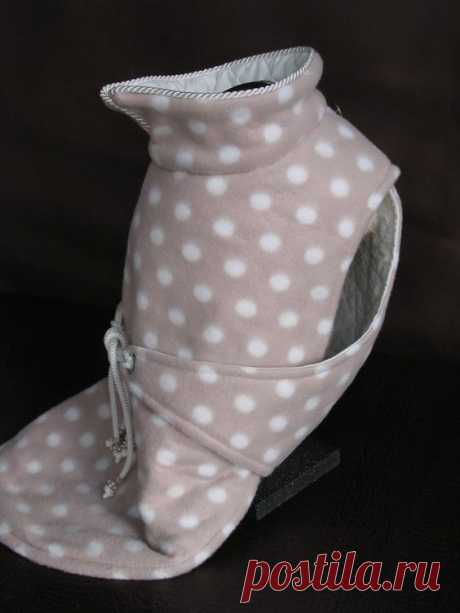 $112 - $135 · Karmel ,the American Bully breed girl is wearing our white and rose fleece polka dot winter coat, custom made for her . The coat is lined with white quilted cotton and tied across the back with a white Cord holding Pandora style Beads. The Collar of the Coat is open in the back for better access to attach the Leash to your Dog collar . Casandra coat is available in size:S to size:L Please check my sizing chart before ordering and if you can't find your needed...