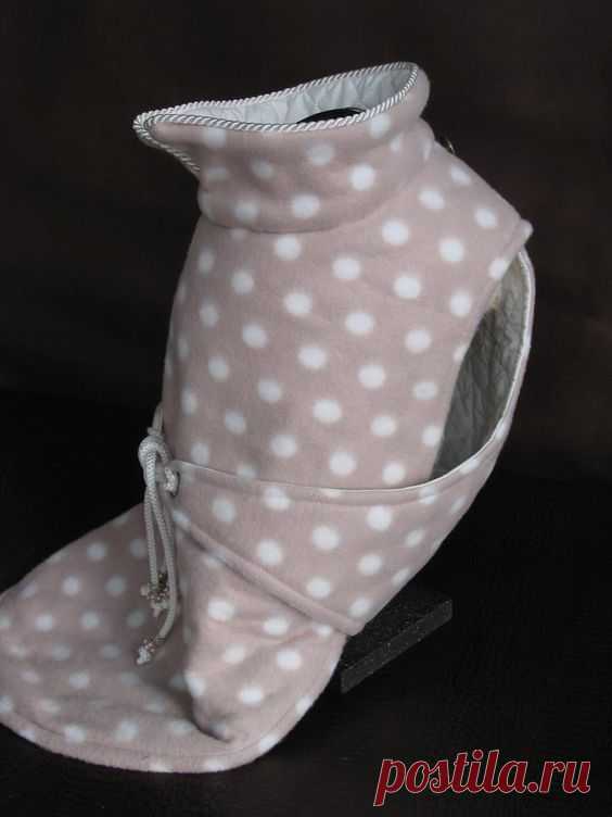 $112 - $135 · Karmel ,the American Bully breed girl is wearing our white and rose fleece polka dot winter coat, custom made for her . The coat is lined with white quilted cotton and tied across the back with a white Cord holding Pandora style Beads. The Collar of the Coat is open in the back for better access to attach the Leash to your Dog collar . Casandra coat is available in size:S to size:L Please check my sizing chart before ordering and if you can't find your needed...