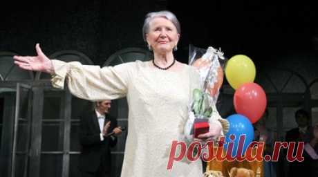 Актриса Максимова выходила на сцену за три недели до смерти. Старейшая актриса МХТ им. Чехова, народная артистка России Раиса Максимова за три недели до смерти выходила на сцену. Читать далее