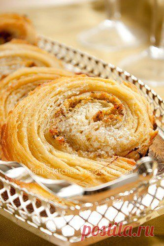 СЛОЕНЫЕ УЛИТКИ С МЕДОМ, АНИСОМ И ЦИТРУСОВЫМИ